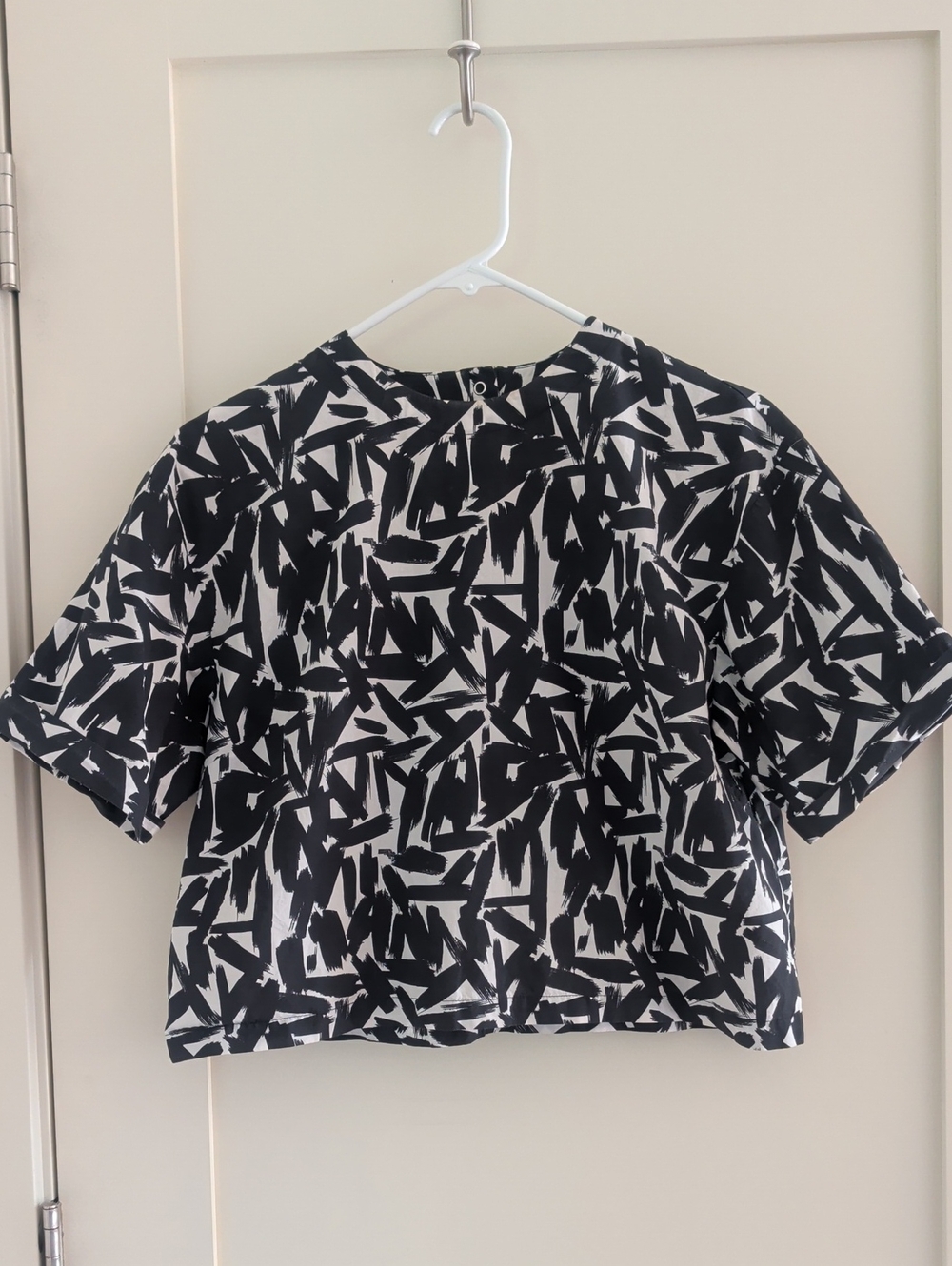 Wildfang Black & White Abstract Boxy Crop Top